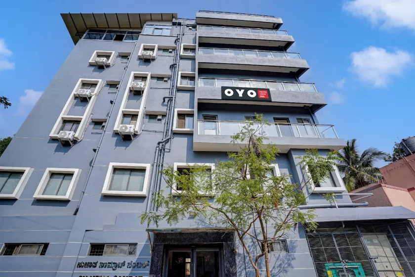 Hotel O METRO VIEW INN - Image 1