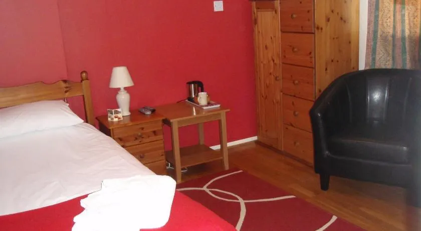 Red Lion Accommodation - Image 1