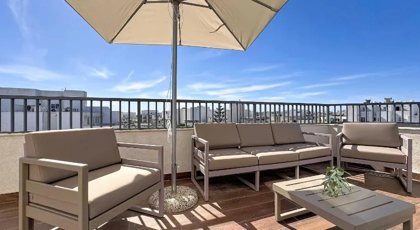 Mosta Couples Retreat - Sunny Rooftop 2BR - Image 1