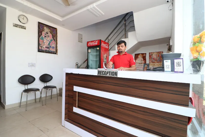 Hotel Four Season Inn - Image 1