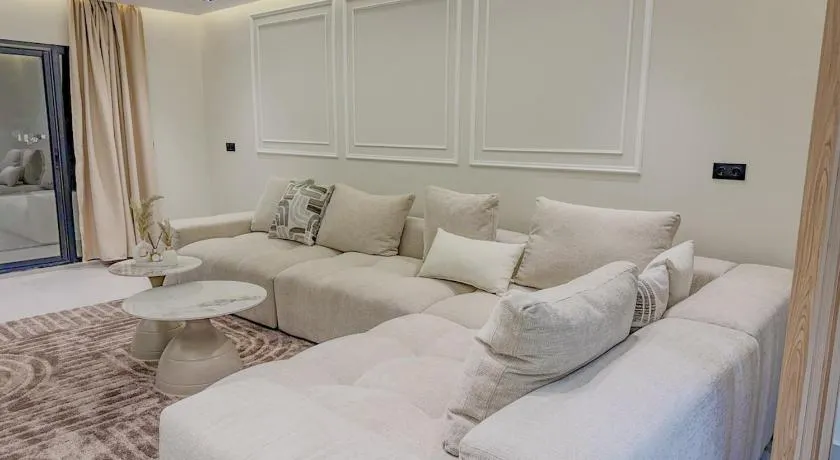 Luxury 3BR Sea View Apart Prime Location - Image 1