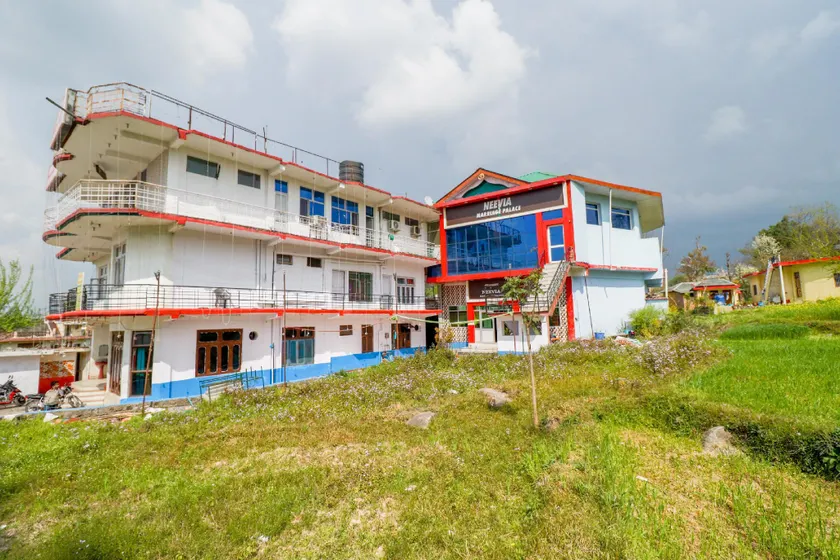 OYO 71240 Hotel Neevia - Image 1