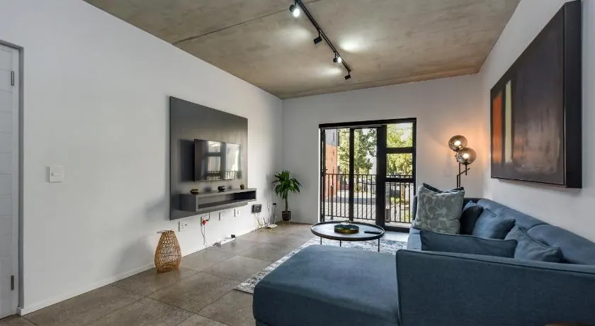 Cozy Hyde Park House Apartments - Image 1