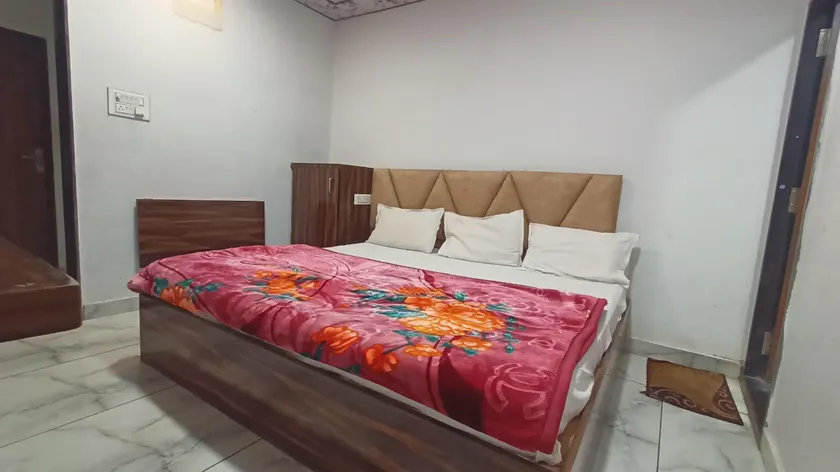 Hotel Anmol Palace - Image 1