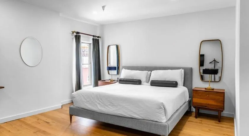 DTWN Bangor, Historic Hotel, KING BED, WIFI, Roku TV, Room # 403 - Image 1