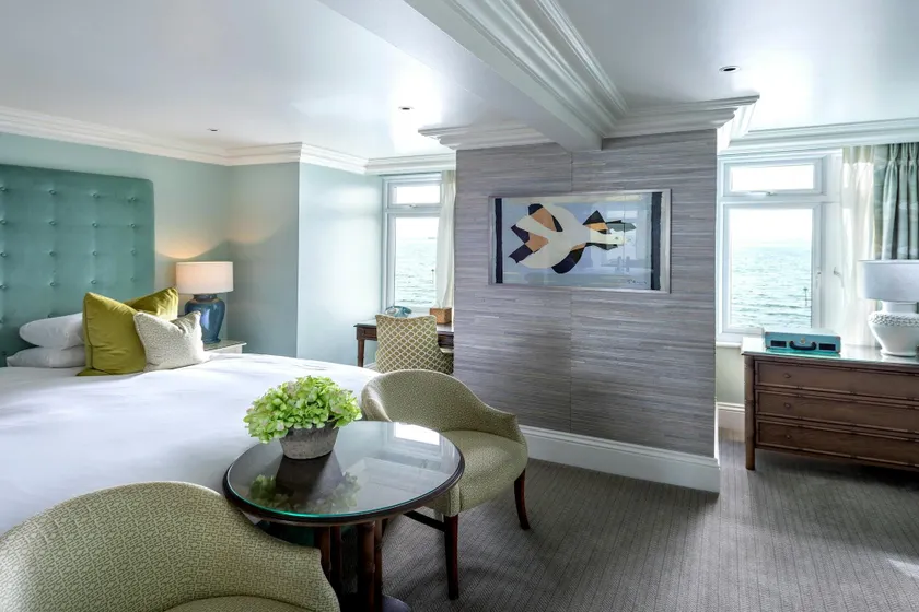 Roslin Beach Hotel - Image 1
