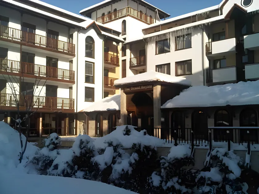 Grand Royale Apartment Complex & Spa - Image 1