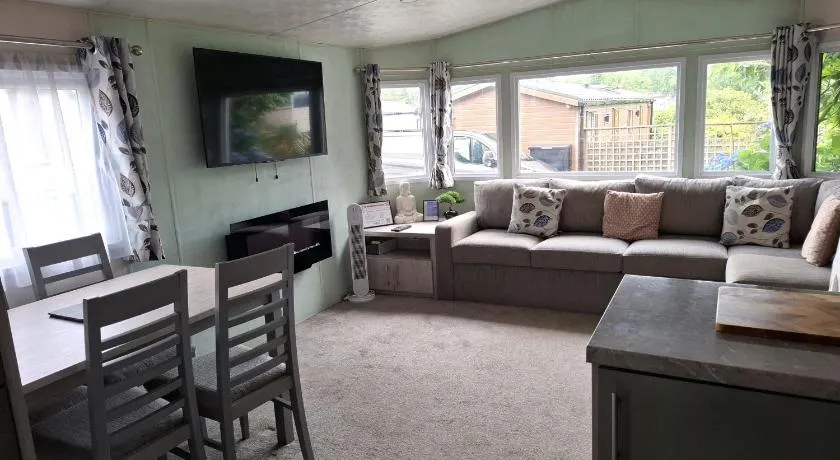 Hillside retreat - 2 bedrooms sleeps 5 - Image 1