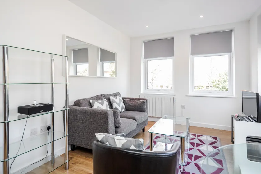 Roomspace Serviced Apartments - Swan House - Image 1