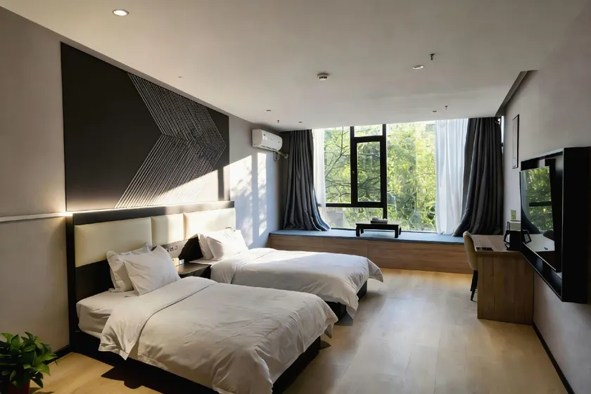 IU IU Hotel (Liulin 18-meter Street Branch) - Image 1