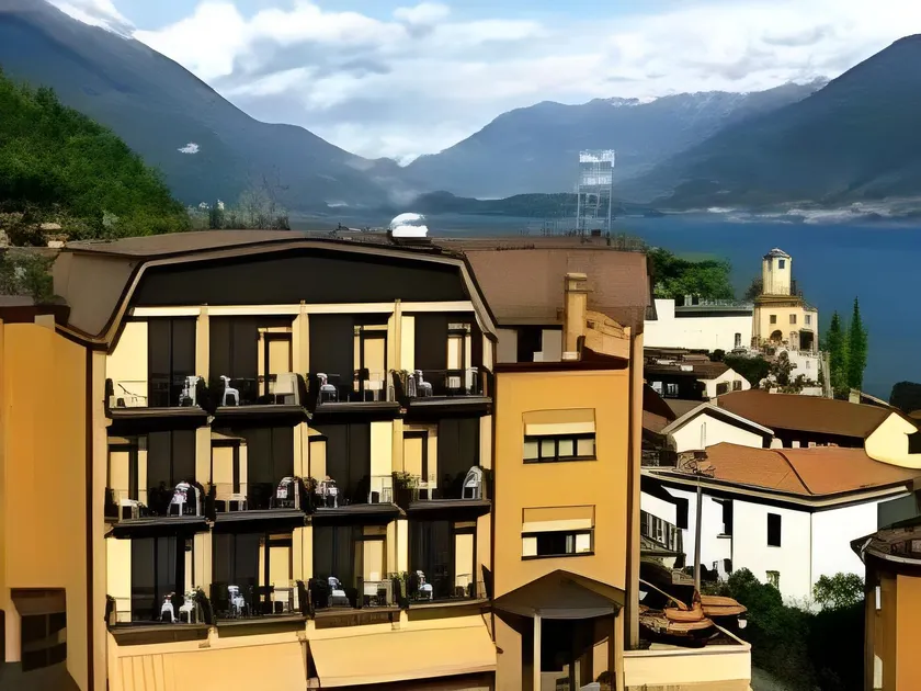 Hotel 2000 - Image 1