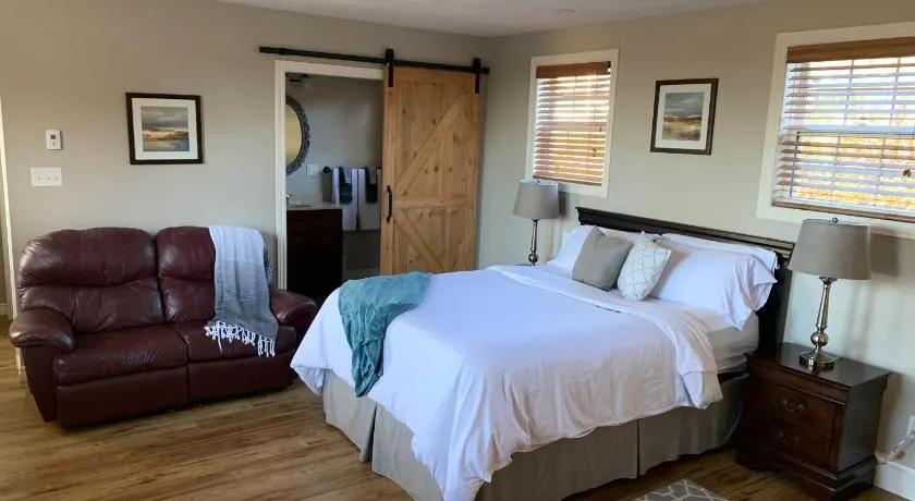 Alma Shore Lane Suites & Cottages - Image 1