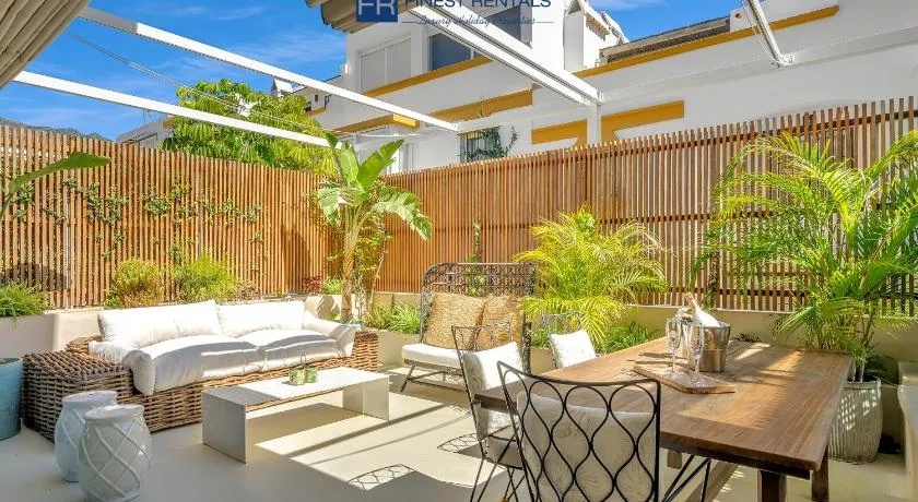 Casa Bambu - Incredible Beachside Townhouse by Finest Rentals - Image 1
