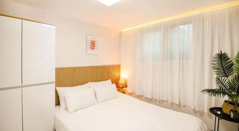 JamWon Stay 신사역5분 강남 - Image 1