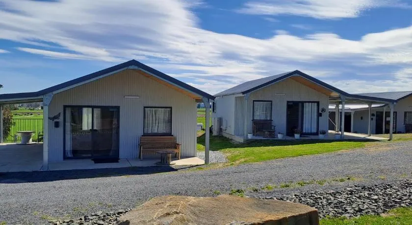 Meander Country Cabins - Image 1