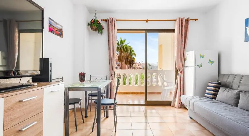 651 Bright establishment, heated pool and Wi Fi - Image 1