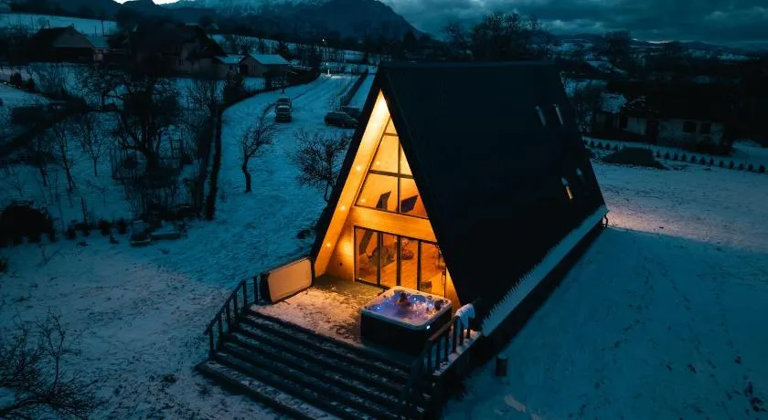 Vino Chalets Bran - Image 1