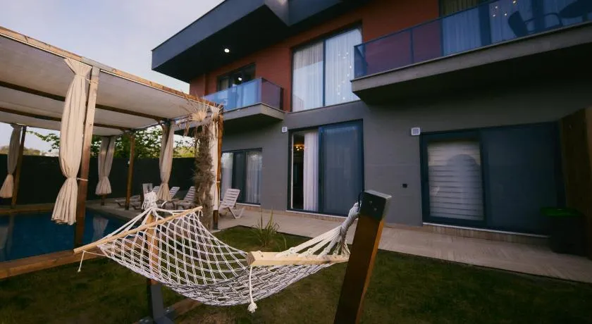 Andalus Villas Lake View - Image 1