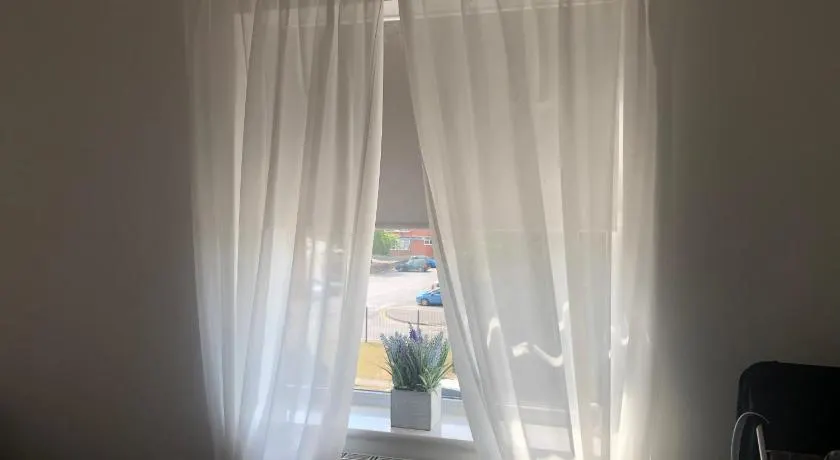Basildon, private room in a flat - Image 1