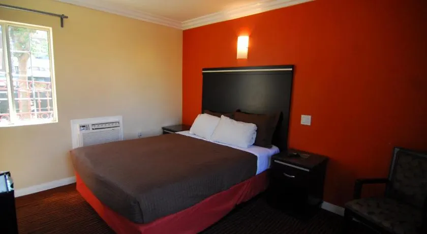 Studio City Inn - Near Universal Studios Hollywood - Image 1
