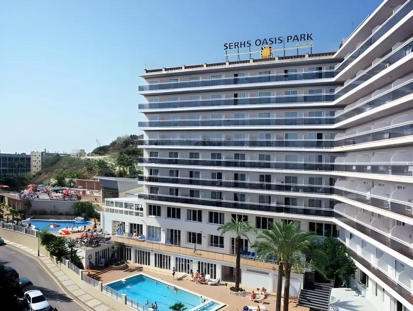 Hotel Oasis Park Calella - Image 1