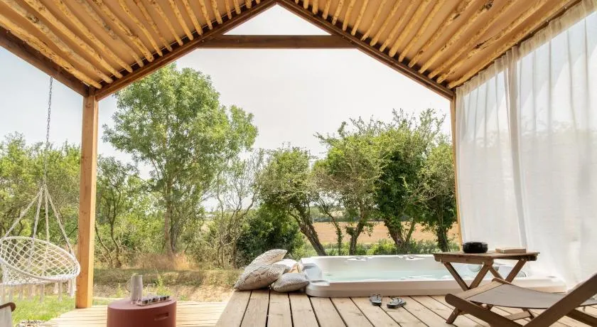 DAMONA LODGES - Image 1
