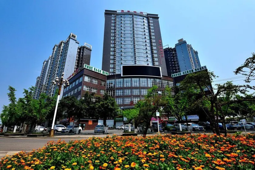 Shida Fenghuang Hotel - Image 1