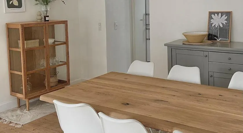 City center apartment w/ large private balcony - Image 1