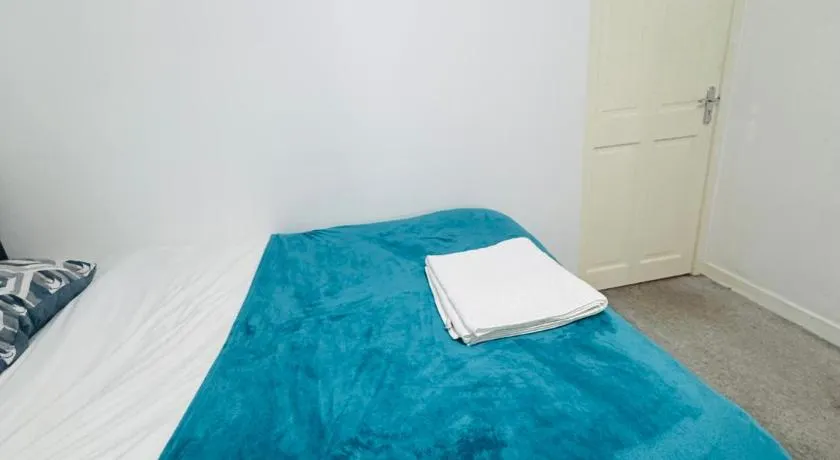 Private Room in Glasgow City - Image 1
