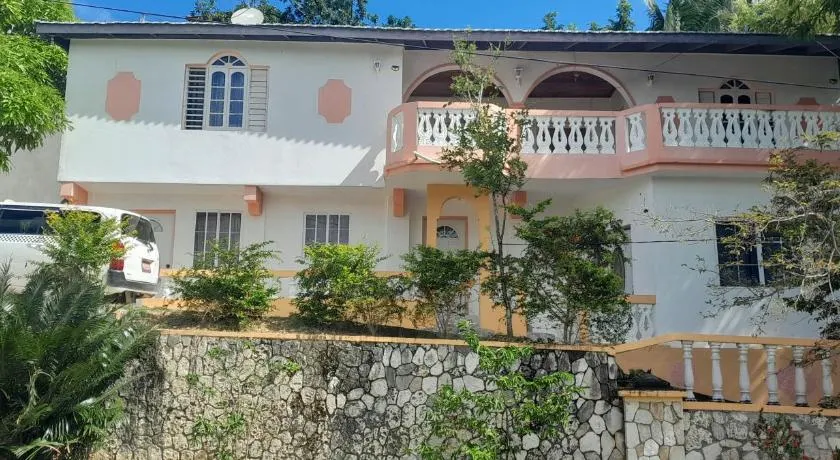 Cozy Family Inn - Image 1