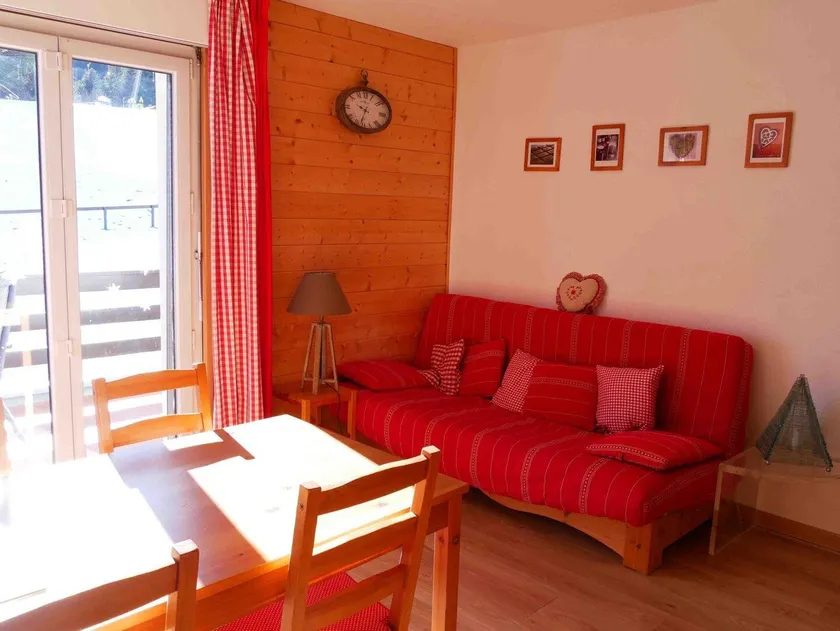 Romantic Chalet-Style Flat with Mountain View - Image 1