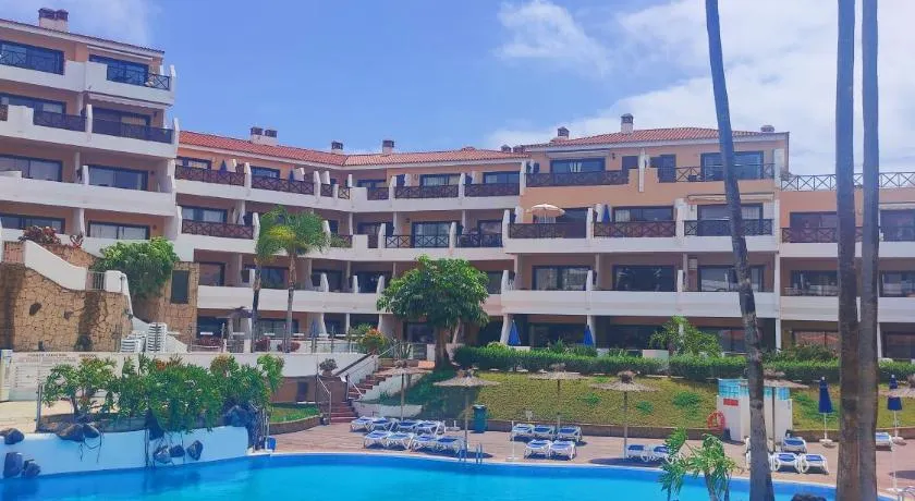 Lovely apartment top views, heated pool, great location - Image 1