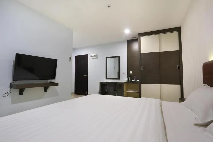 City Central Hotel - Image 1