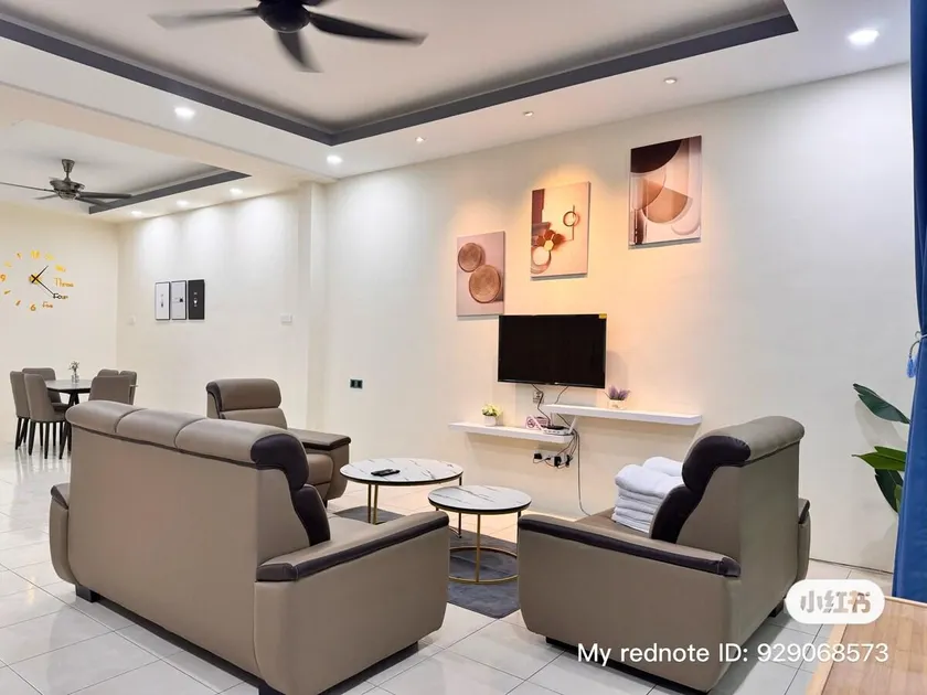 Howie Home - Image 1