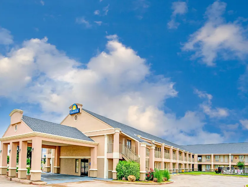 Days Inn by Wyndham McKinney - Image 1