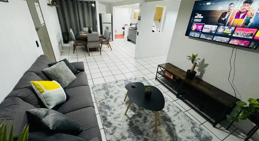 Departamento amplio y remodelado en Guadalajara - Image 1