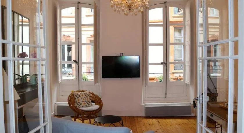 Beautiful T3 Apt in historical Toulouse city centre - Image 1