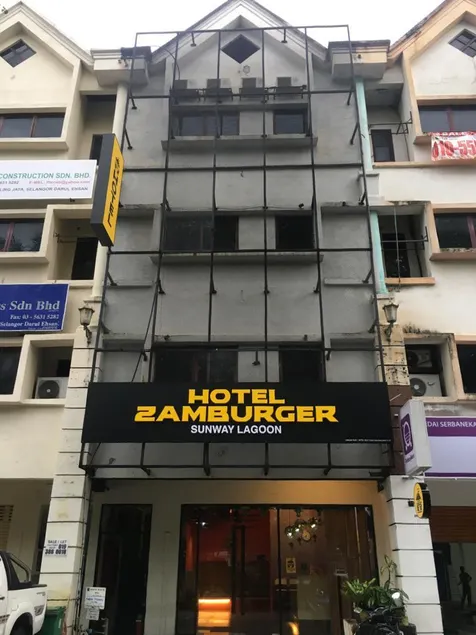 Hotel Zamburger Zamway Lagoon - Image 1