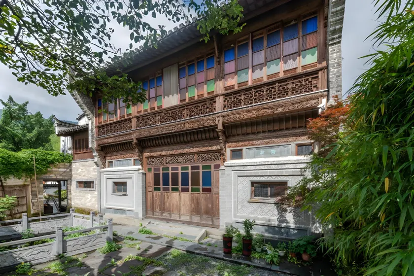 Floral Lux Hotel Yishu Yijia Cultural Station - Image 1