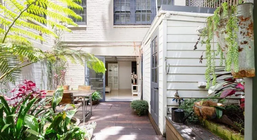City Secret Garden House in Sydney - Image 1