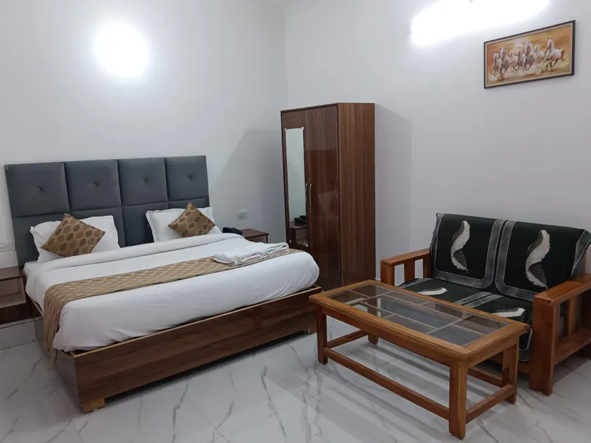 Hotel Shri Awadh Inn Ayodhya - Image 1