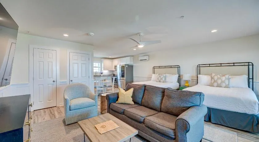 103 Queen ADA & Pet Friendly Suite, 1st Floor Sundown - Image 1