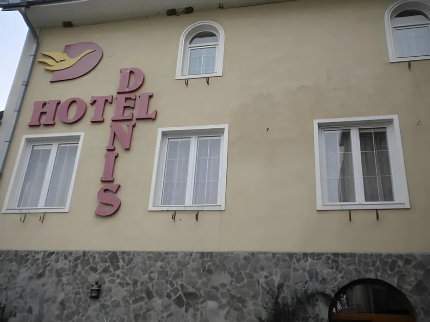 Hotel Denis str Gării nr 72 - Image 1
