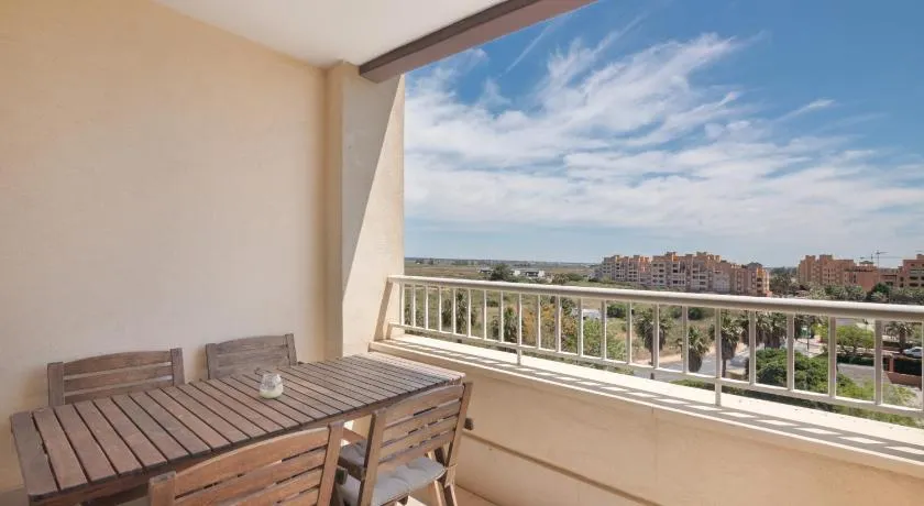 Appartement avec jardin, piscine et terrasse | Vue mer - Image 1