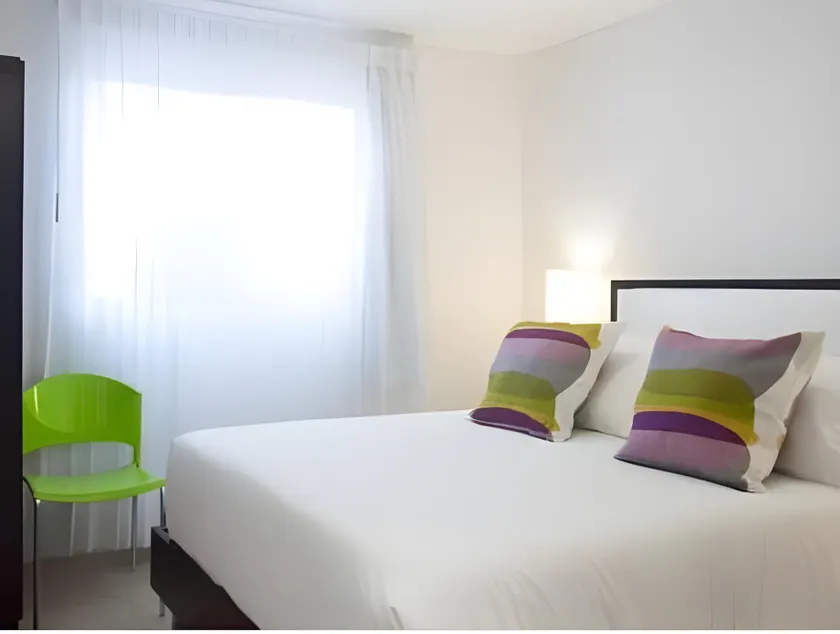 Hotel Golden House - Image 1