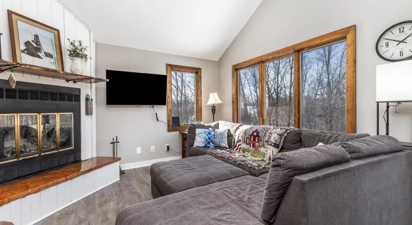 Cozy Retreat at Farmstead - Image 1