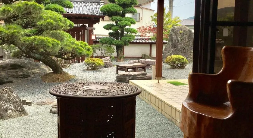 まるで一国一城の主 佐藤邸 - Image 1