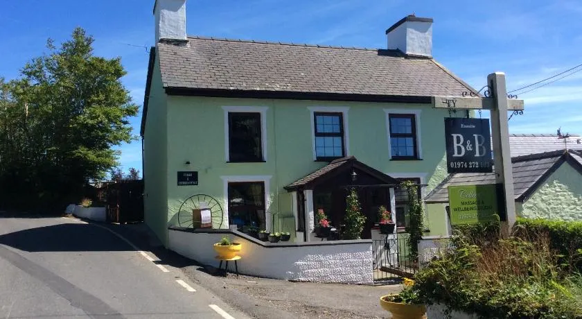 Ty Mawr at Bethania B&B Rooms and Crumble Cottage - Image 1