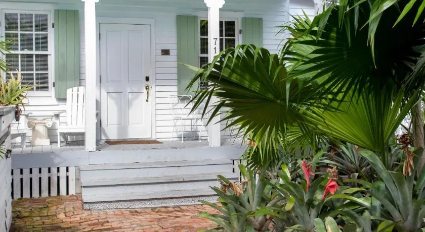 Bahama Gardens - Cigar House - Image 1