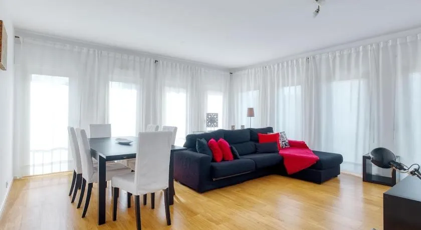Vita Portucale ! Modern 2BR City Flat with Garage - Image 1